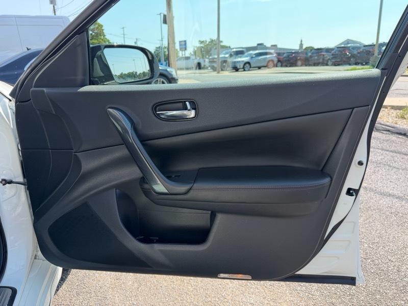 Nissan Maxima SV 2013