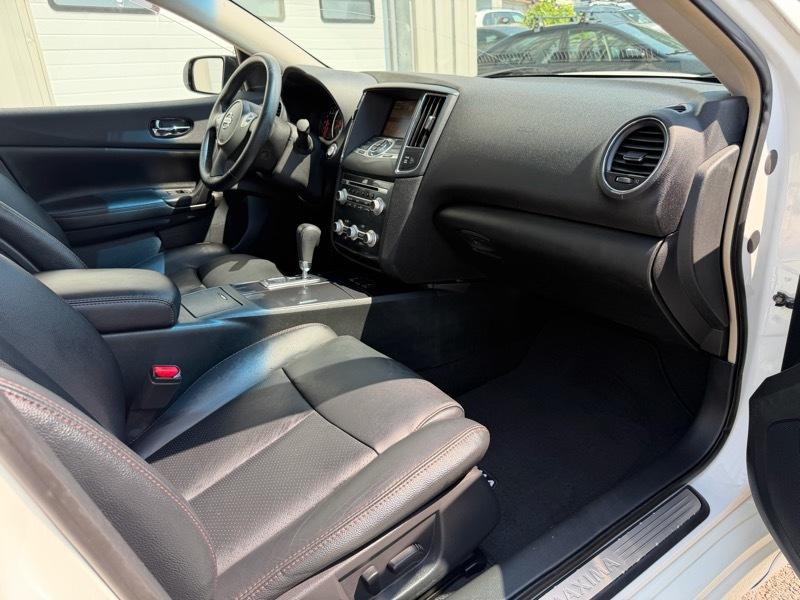 Nissan Maxima SV 2013
