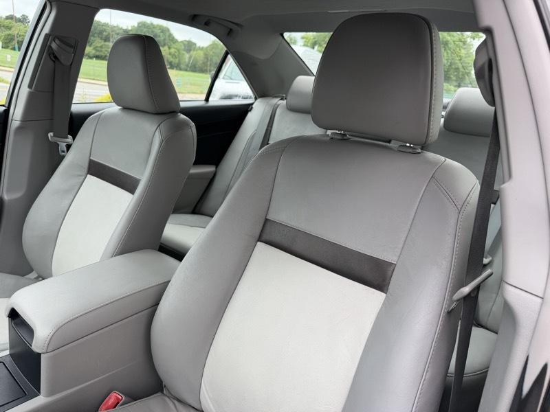 Toyota Camry XLE V6 2014