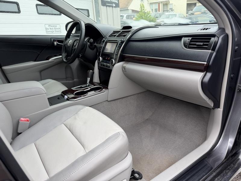 Toyota Camry XLE V6 2014