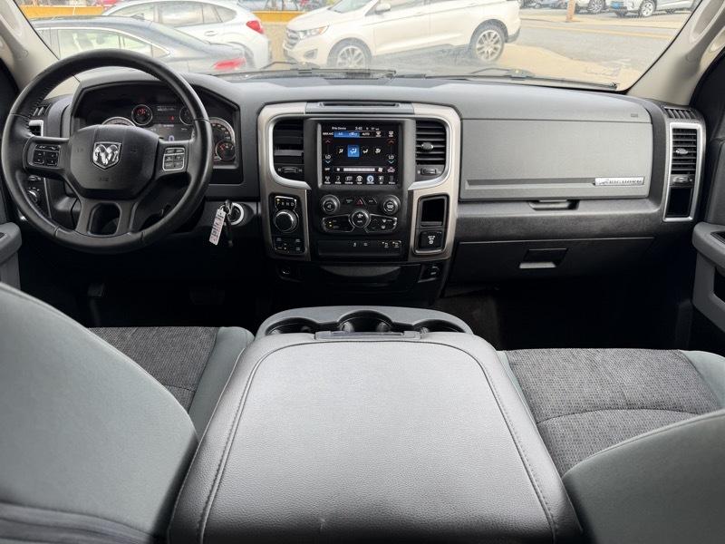 RAM 1500 Big Horn Crew Cab 4WD 2017