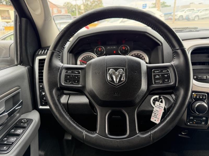 RAM 1500 Big Horn Crew Cab 4WD 2017