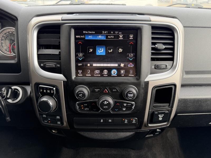 RAM 1500 Big Horn Crew Cab 4WD 2017