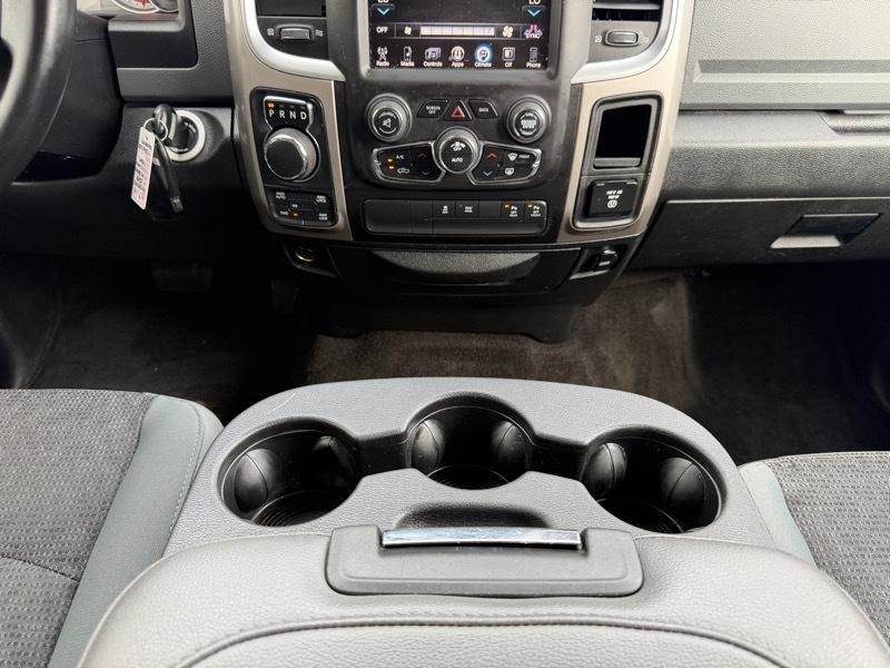 RAM 1500 Big Horn Crew Cab 4WD 2017