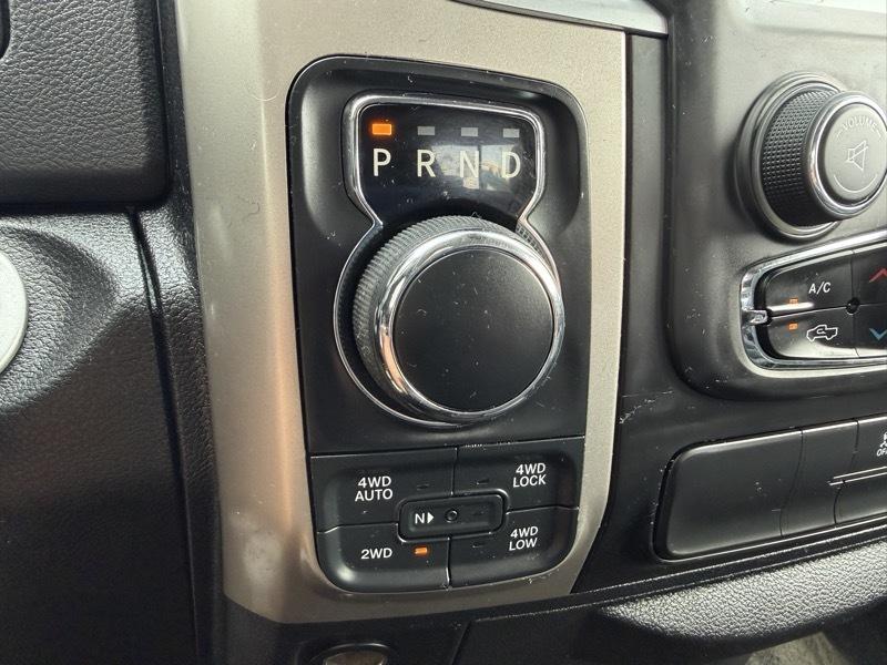 RAM 1500 Big Horn Crew Cab 4WD 2017