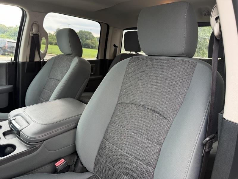RAM 1500 Big Horn Crew Cab 4WD 2017