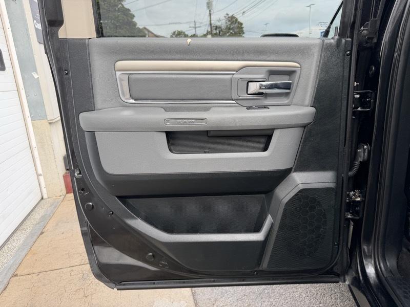 RAM 1500 Big Horn Crew Cab 4WD 2017