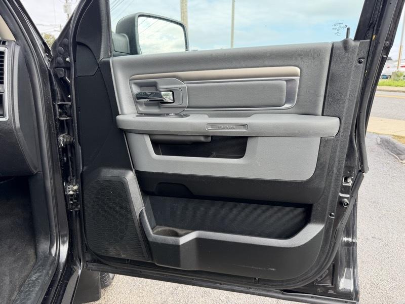 RAM 1500 Big Horn Crew Cab 4WD 2017