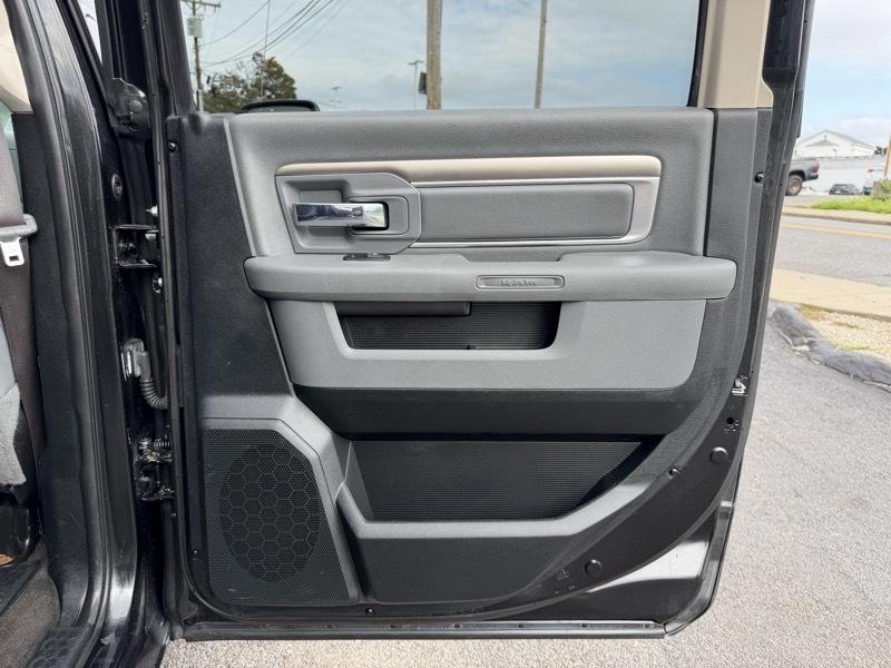 RAM 1500 Big Horn Crew Cab 4WD 2017
