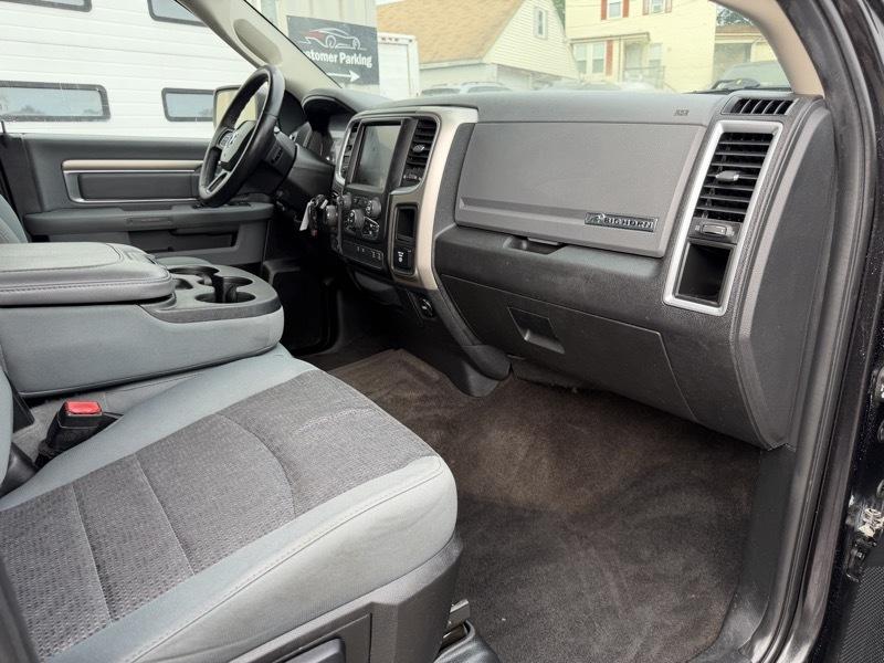 RAM 1500 Big Horn Crew Cab 4WD 2017