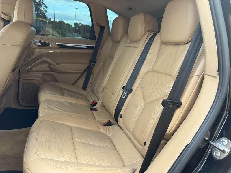 Porsche Cayenne Base 2011