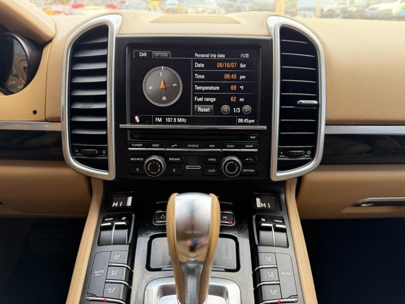 Porsche Cayenne Base 2011