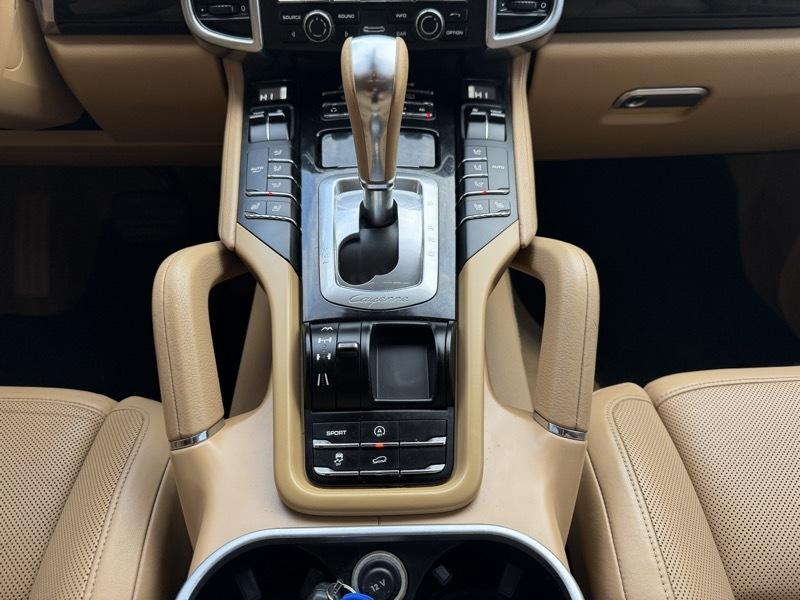 Porsche Cayenne Base 2011
