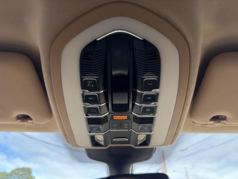 Porsche Cayenne Base 2011