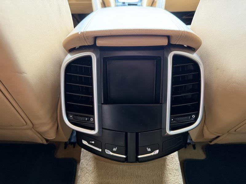 Porsche Cayenne Base 2011