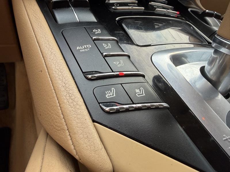 Porsche Cayenne Base 2011