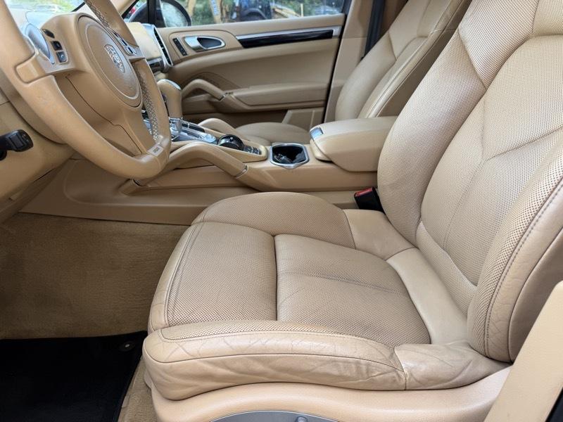 Porsche Cayenne Base 2011