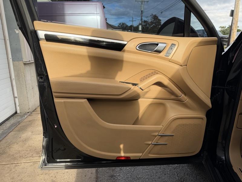 Porsche Cayenne Base 2011