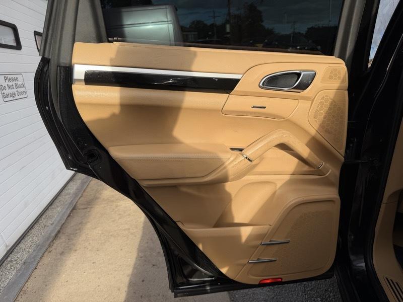 Porsche Cayenne Base 2011