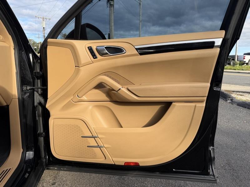Porsche Cayenne Base 2011