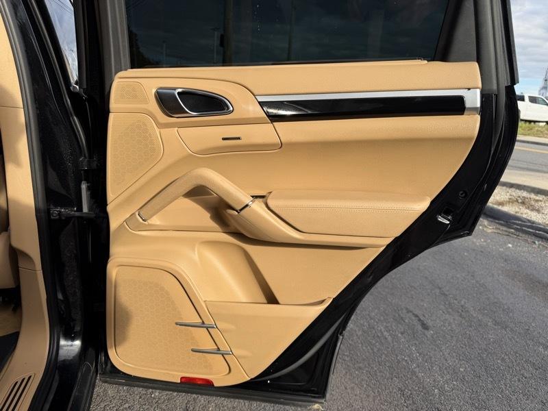 Porsche Cayenne Base 2011