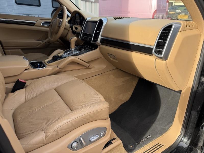 Porsche Cayenne Base 2011
