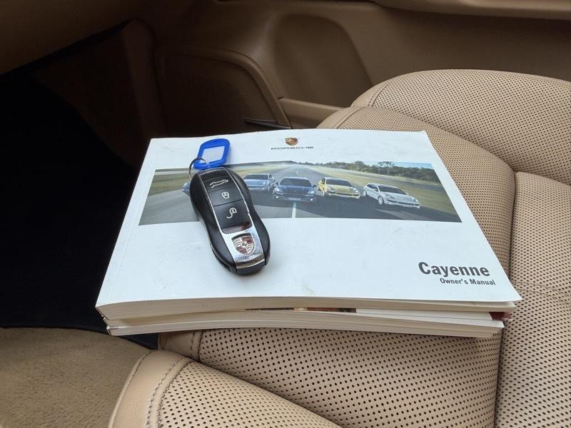 Porsche Cayenne Base 2011