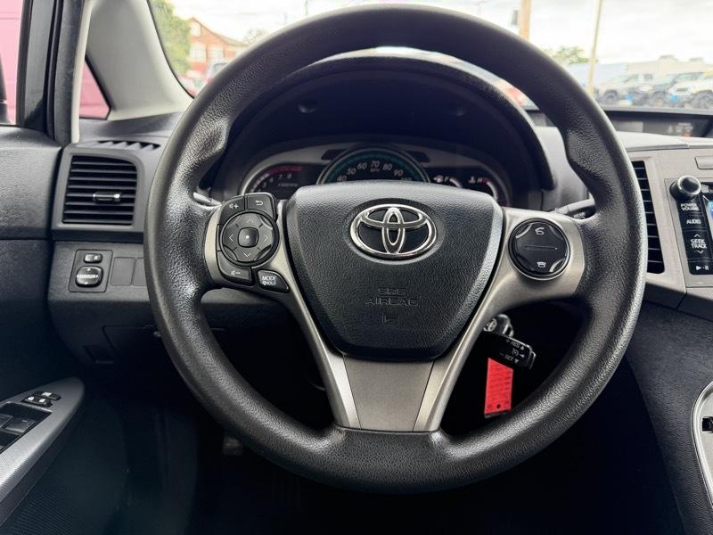 Toyota Venza LE I4 AWD 2013