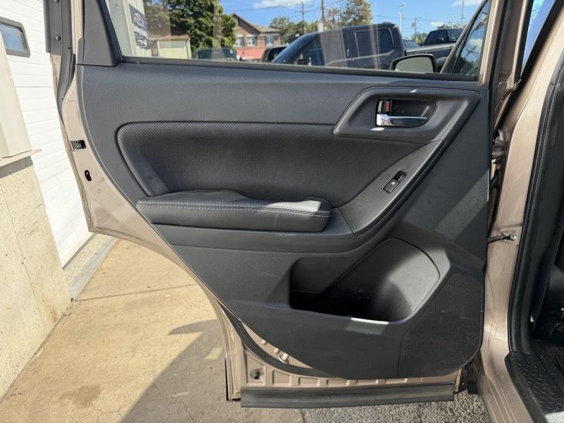 Subaru Forester 2.5i Limited 2014