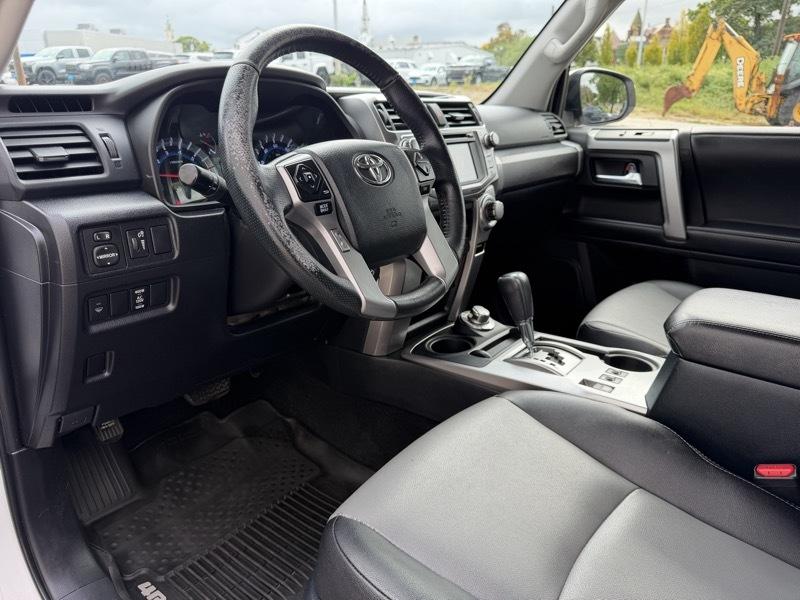 Toyota 4Runner SR5 4WD 2017