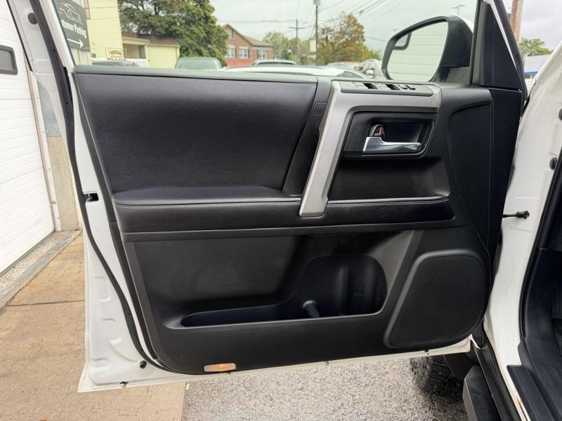 Toyota 4Runner SR5 4WD 2017
