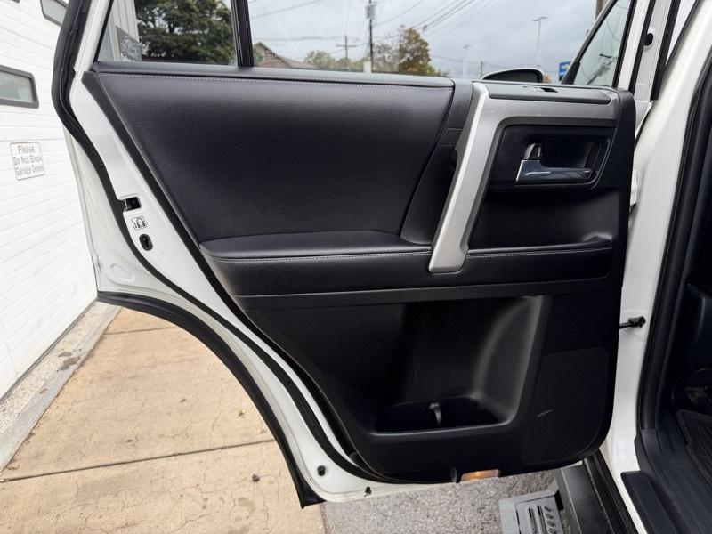 Toyota 4Runner SR5 4WD 2017