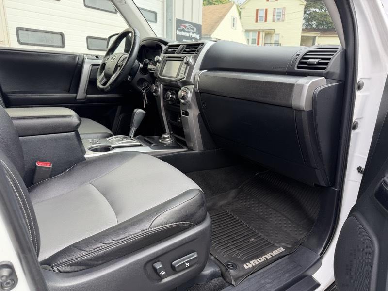 Toyota 4Runner SR5 4WD 2017