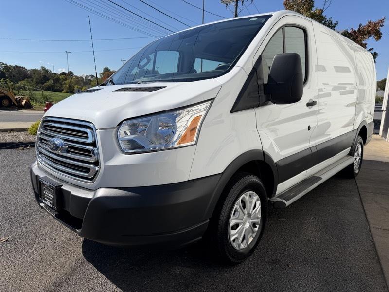 Ford Transit 250 Van Low Roof w/Sliding Pass. 130-in. WB 2018