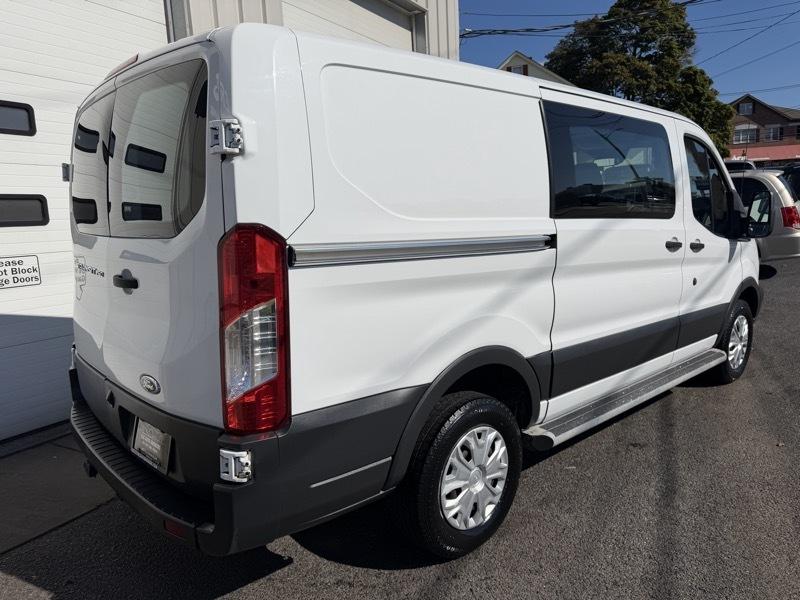 Ford Transit 250 Van Low Roof w/Sliding Pass. 130-in. WB 2018
