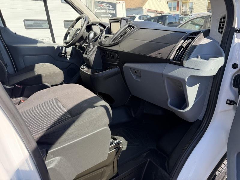 Ford Transit 250 Van Low Roof w/Sliding Pass. 130-in. WB 2018
