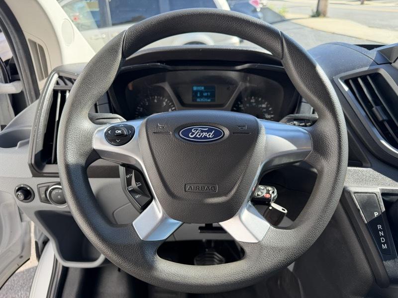 Ford Transit 250 Van Low Roof w/Sliding Pass. 130-in. WB 2018