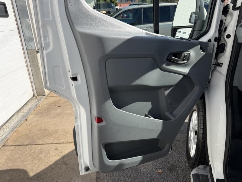 Ford Transit 250 Van Low Roof w/Sliding Pass. 130-in. WB 2018