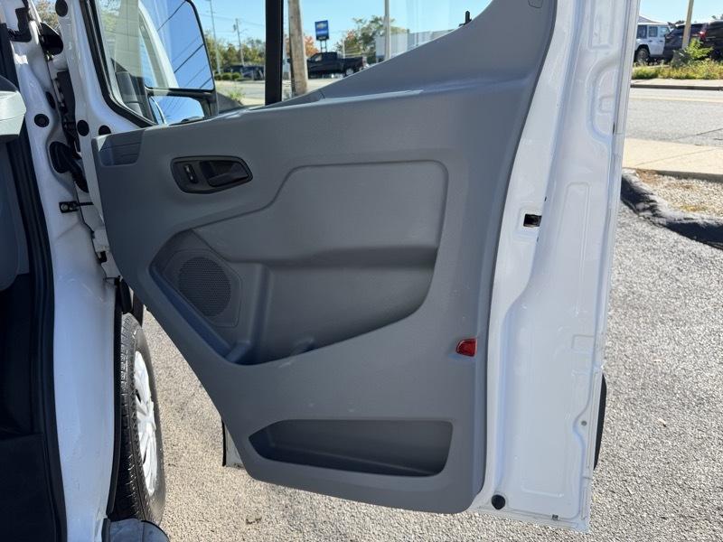 Ford Transit 250 Van Low Roof w/Sliding Pass. 130-in. WB 2018