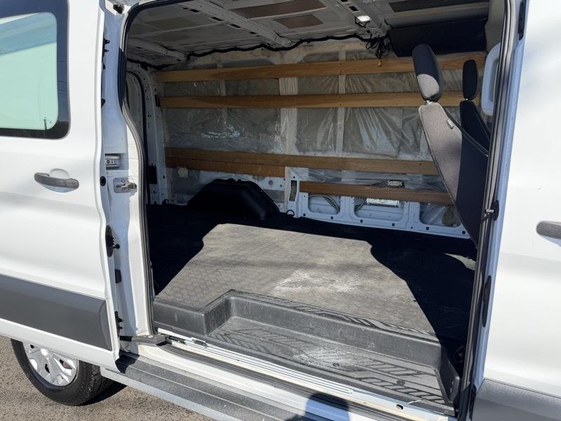 Ford Transit 250 Van Low Roof w/Sliding Pass. 130-in. WB 2018