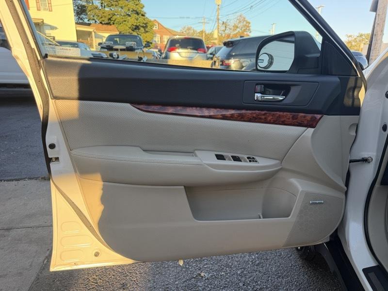 Subaru Outback 2.5i Limited 2011
