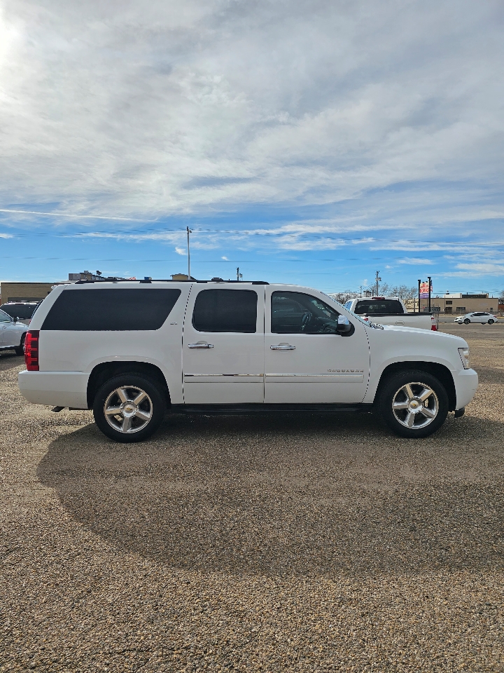 Chevrolet Suburban 4WD 4dr 1500 LTZ 2013