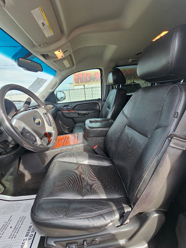 Chevrolet Suburban 4WD 4dr 1500 LTZ 2013