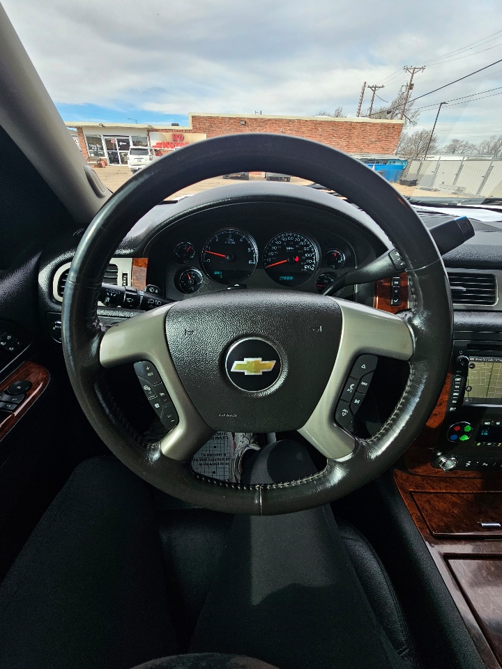 Chevrolet Suburban 4WD 4dr 1500 LTZ 2013