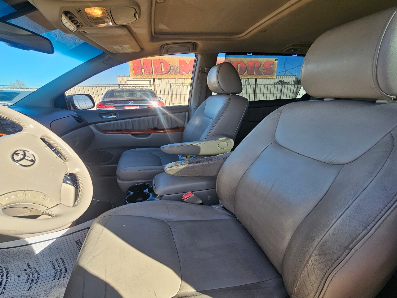 Toyota Sienna 5dr 7-Pass Van XLE FWD (Natl) 2009