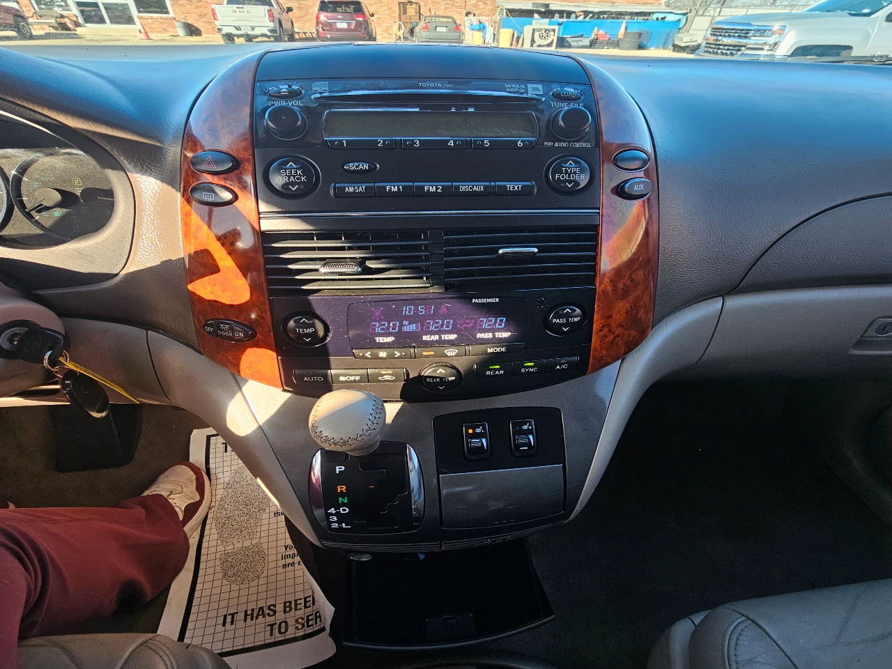 Toyota Sienna 5dr 7-Pass Van XLE FWD (Natl) 2009