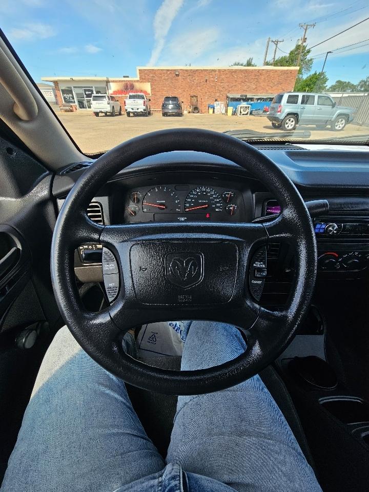 Dodge Dakota Quad Cab 131" WB SLT 2002