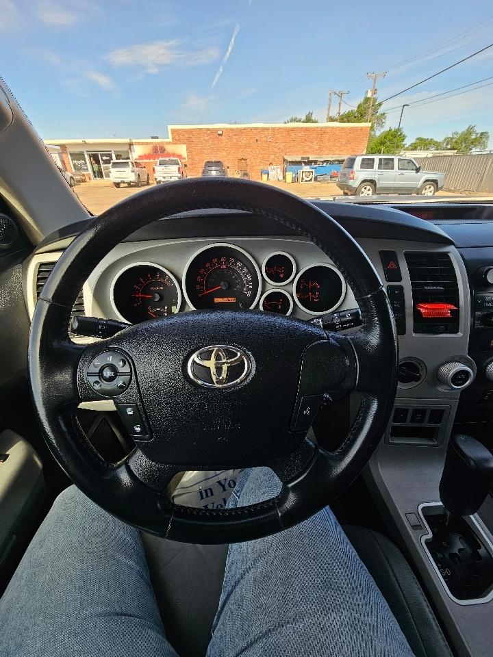 Toyota Sequoia 4WD 4dr LV8 6-Spd AT SR5 (Natl) 2008