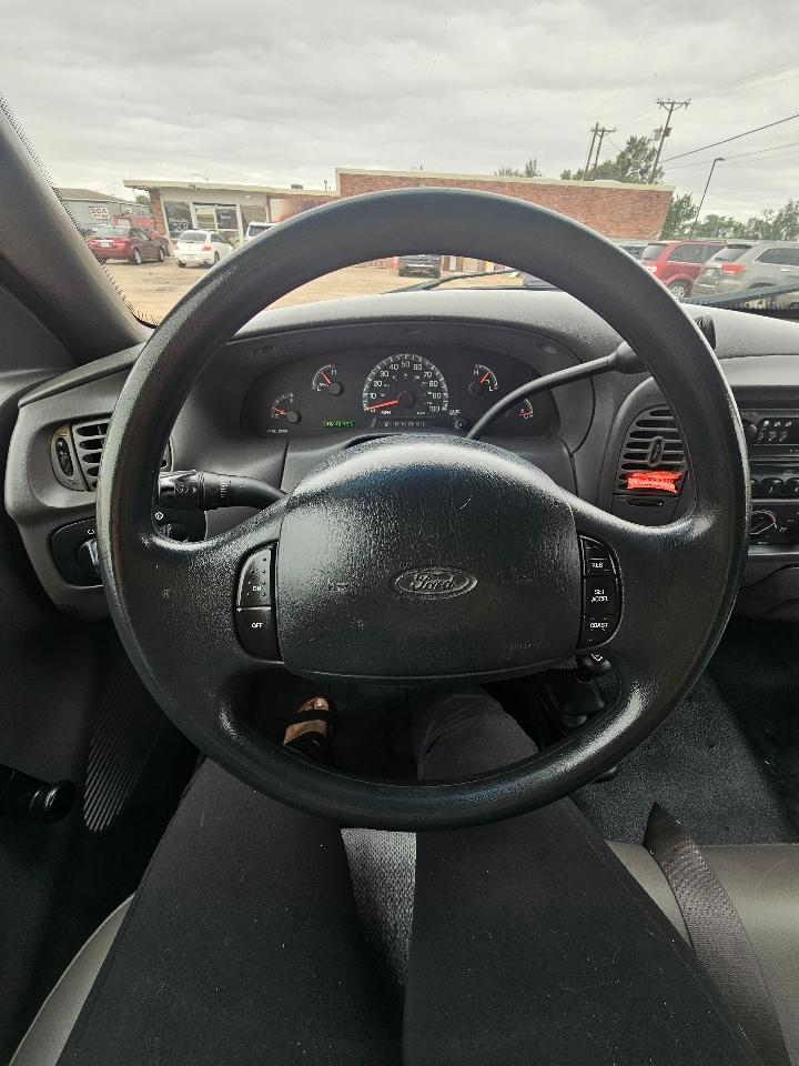 Ford F-150 Reg Cab 120" XLT 4WD 2003