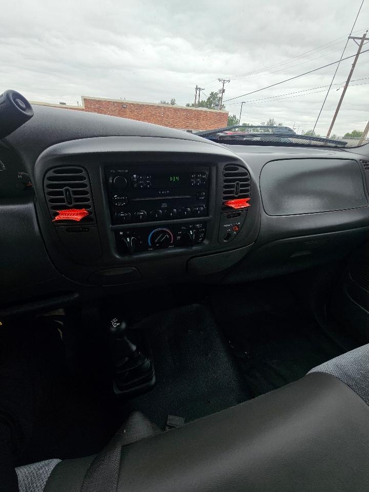 Ford F-150 Reg Cab 120" XLT 4WD 2003